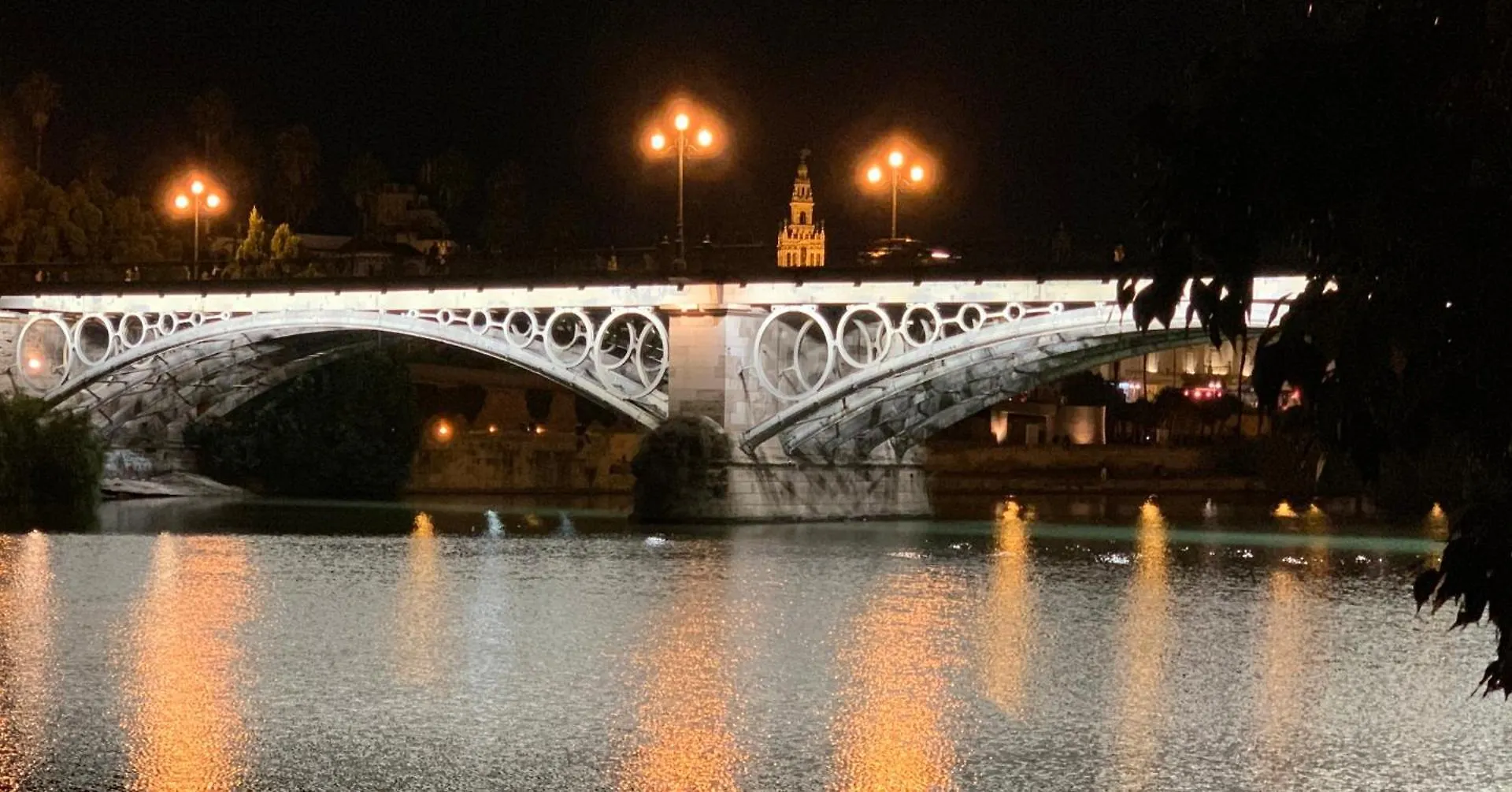 Un Espacio Diferente En Triana. Sevilla 0*,  İspanya